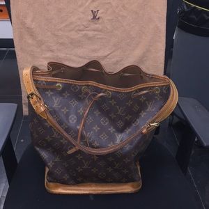 Louis Vuitton Monogram Bucket style shoulder bag
